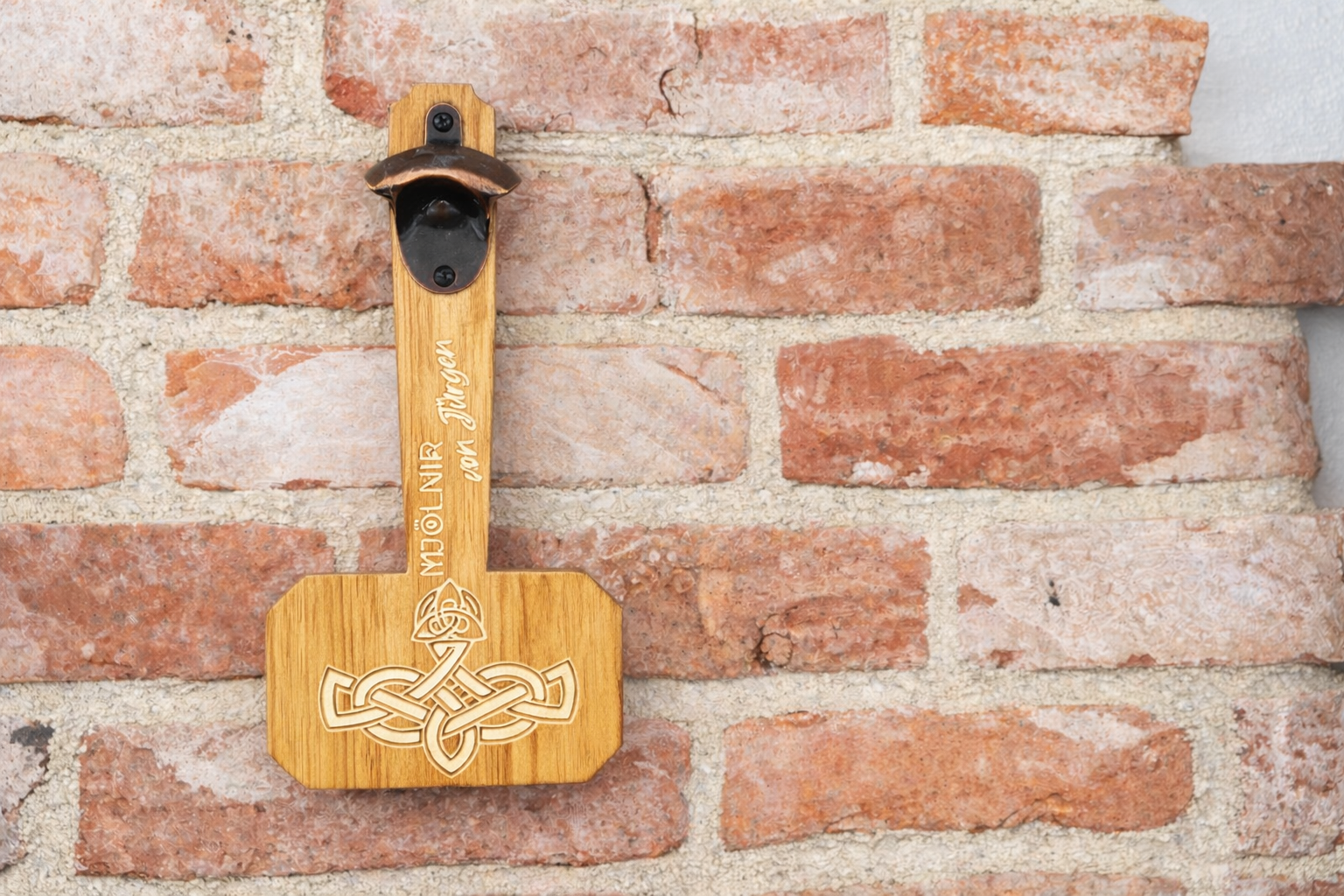 Mjölnir Flaschenöffner im Hammer