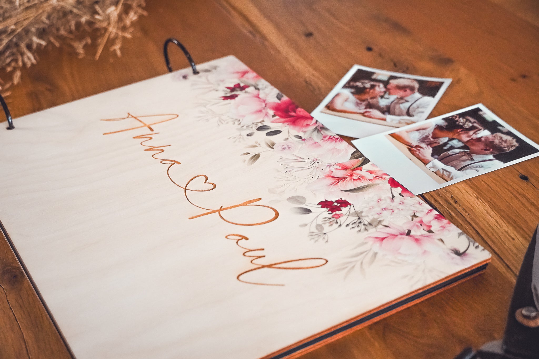 Personalisiertes Gästebuch aus Holz zur Hochzeit mit bunte Druck red Rose