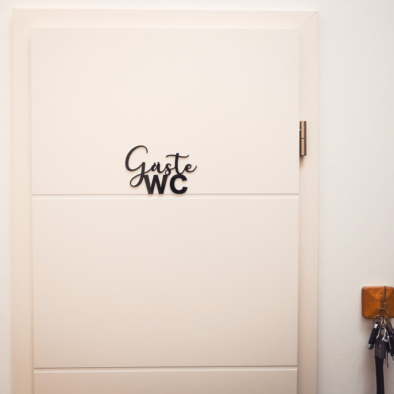 Gäste WC Schriftzug für die Eingangstür für die Gästetoilette in Holz oder Acryl