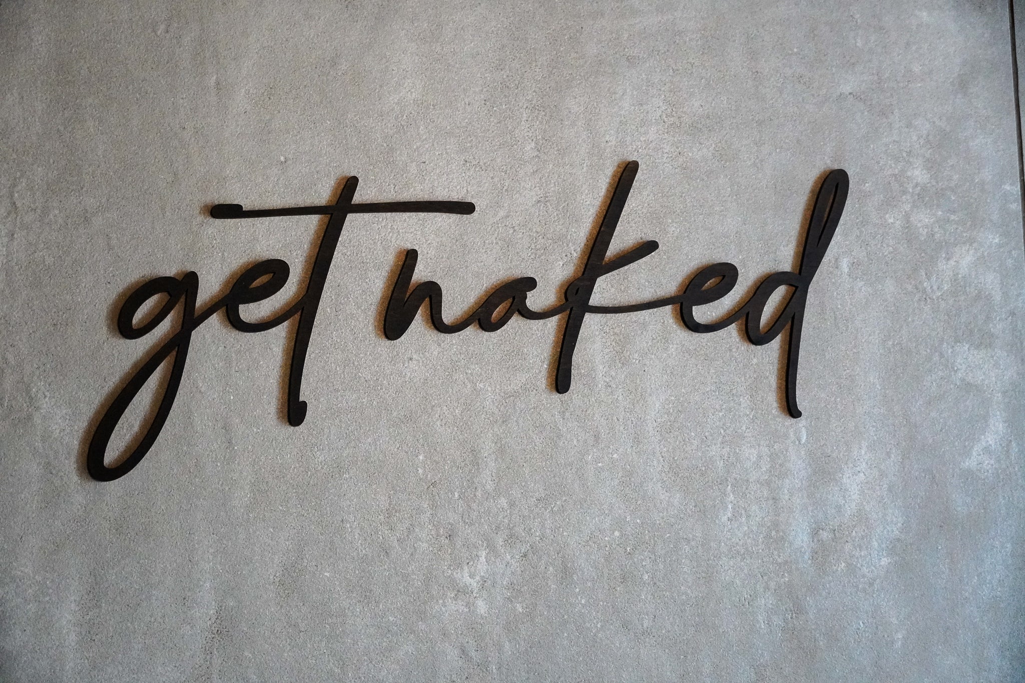 Get Naked Schriftzug Holz oder Acrylglas zur Heimdekoration