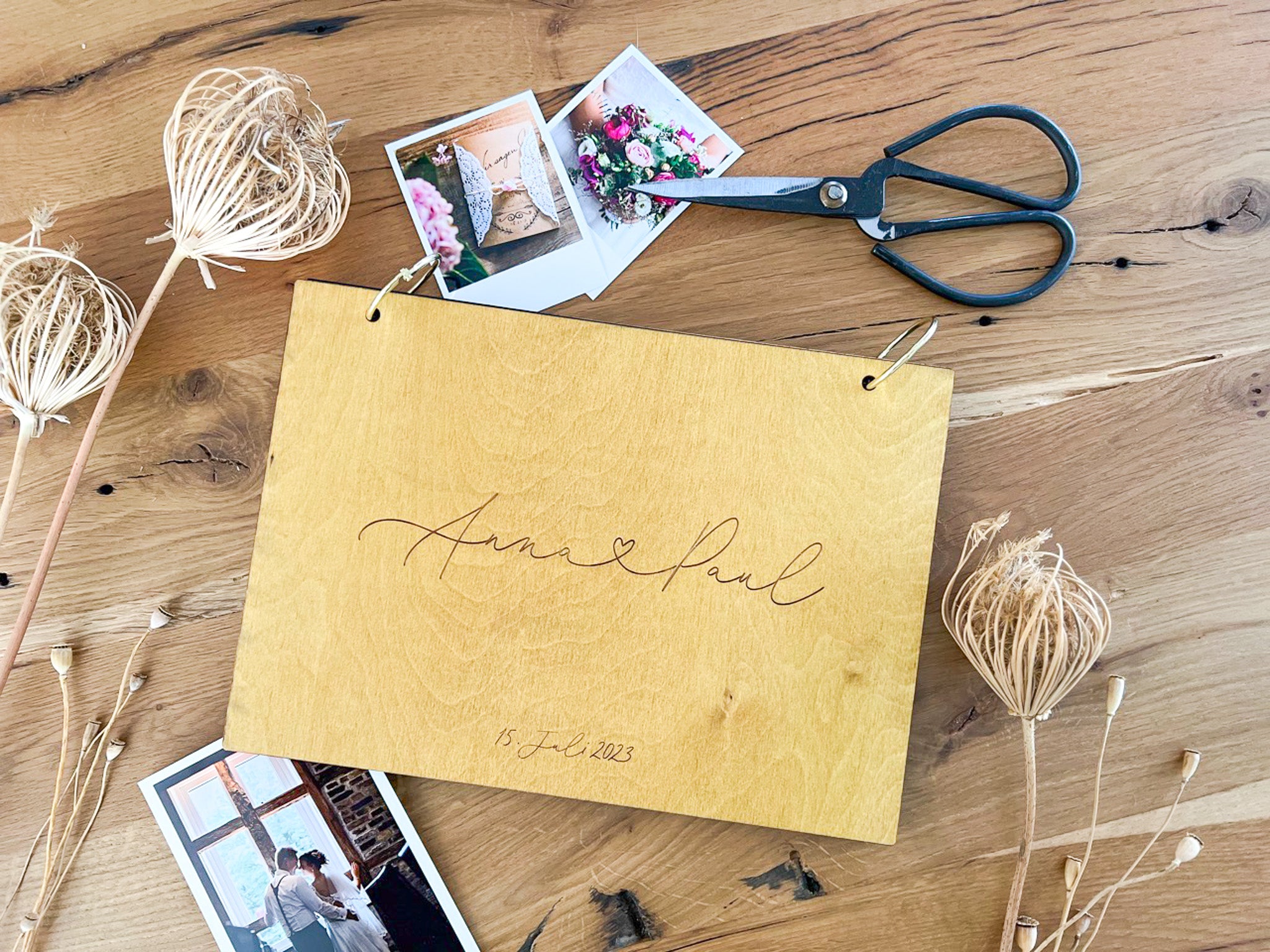 Gästebuch zur Hochzeit mit individueller Gravur und Herzschrift