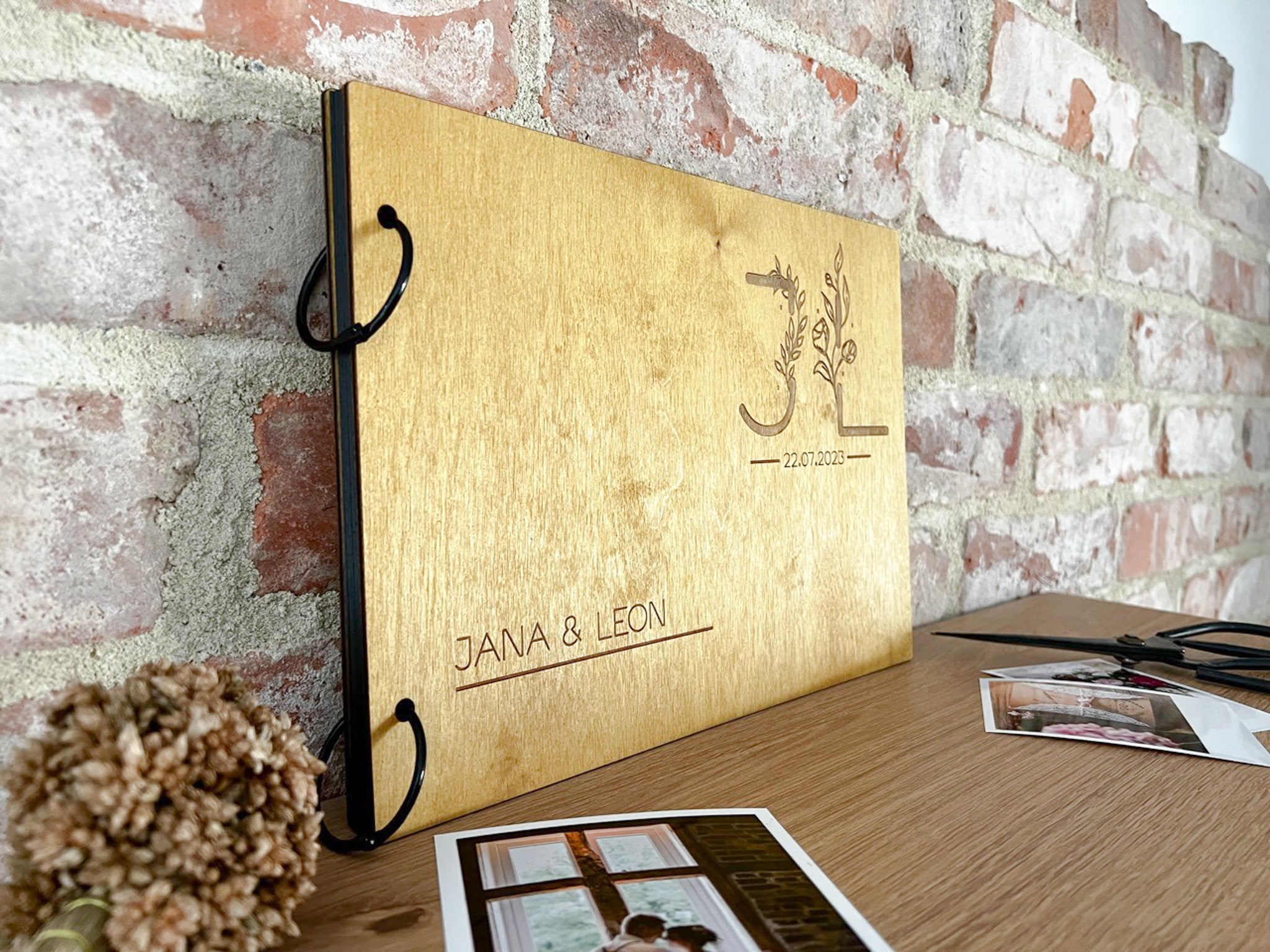 Personalisiertes Gästebuch zur Hochzeit Motiv Florale Initialen