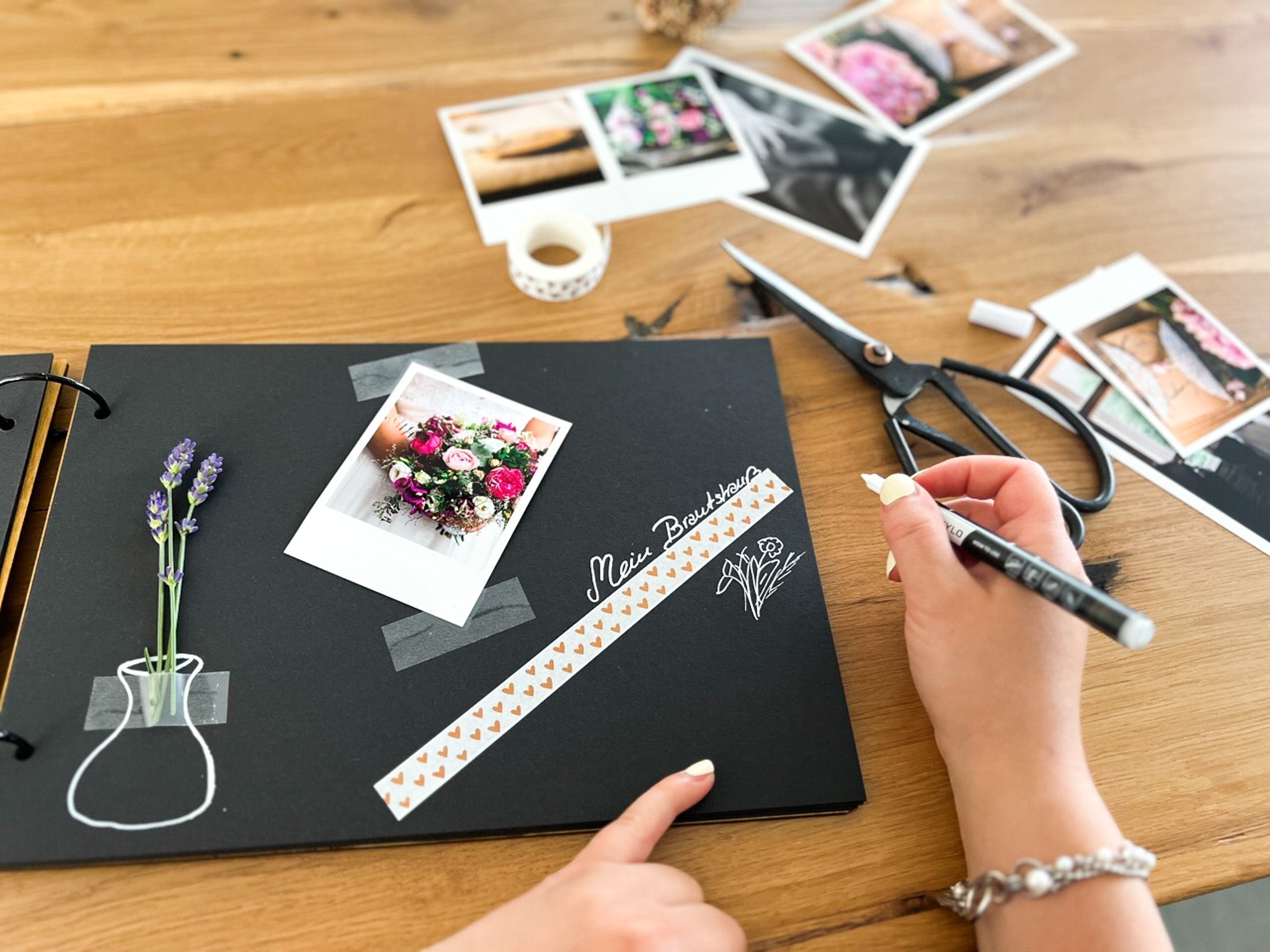 Personalisiertes Gästebuch aus Holz zur Hochzeit mit bunte Druck red Rose