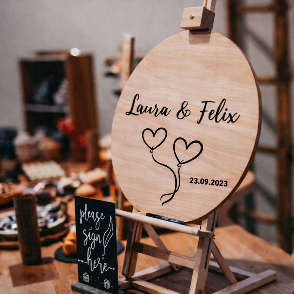 Herzluftballons Alternatives Gästebuch aus Holz