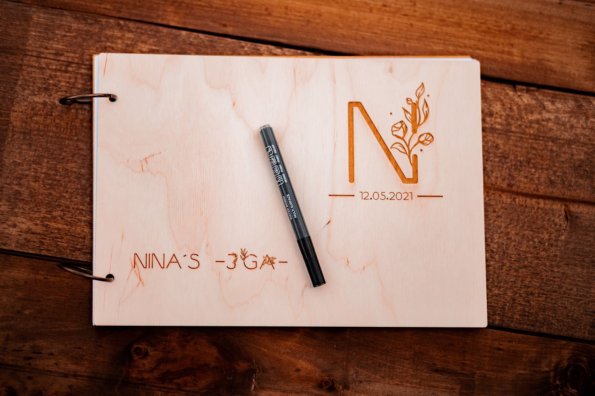 Individuelles Junggesellenabschied Erinnerungsbuch Fotobuch Elefantenholz - Flower Graviert- Holz & Acrylglas für euren JGA