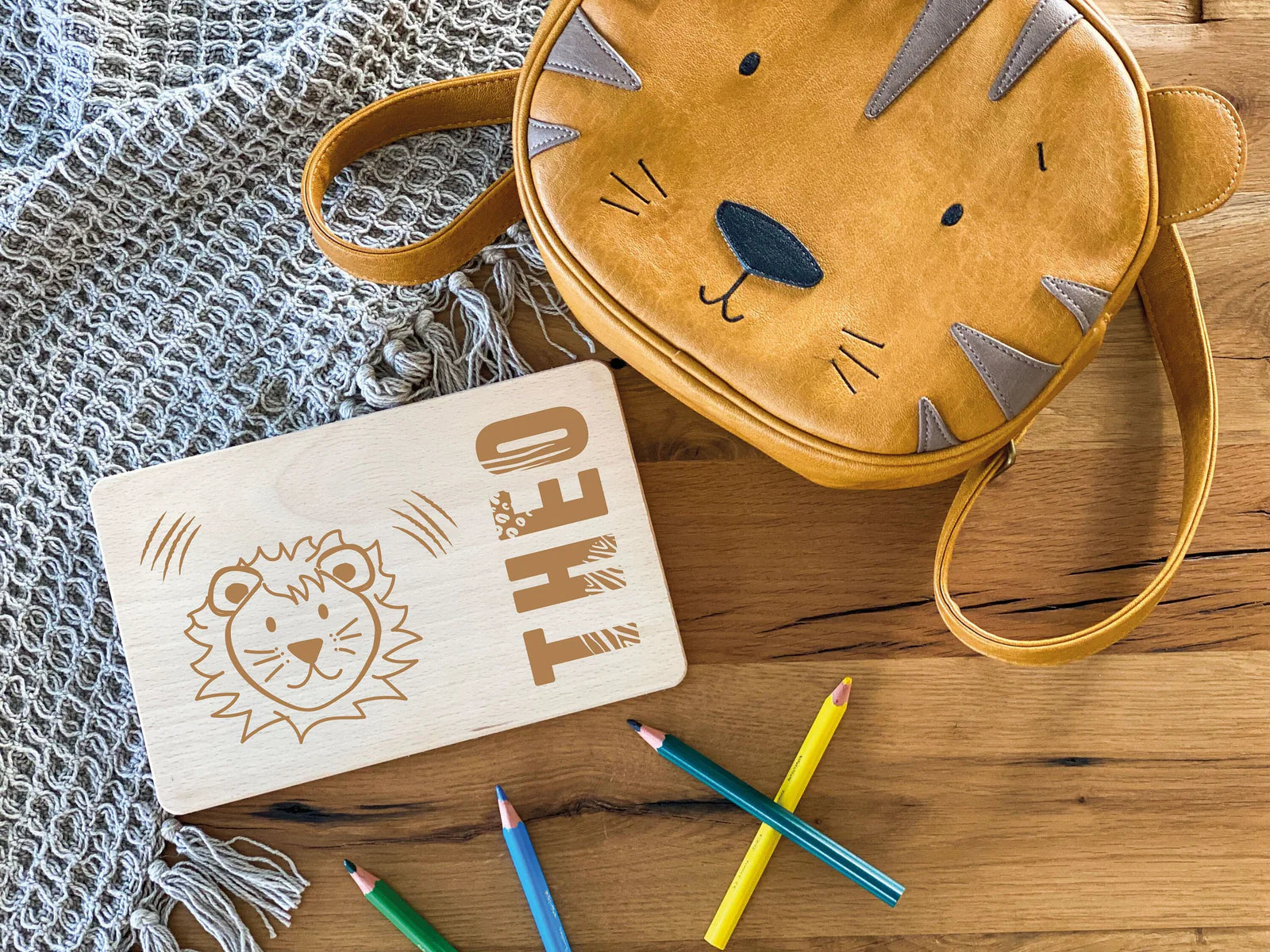 Frühstücksbrettchen Kinder Löwe I personalisierbar