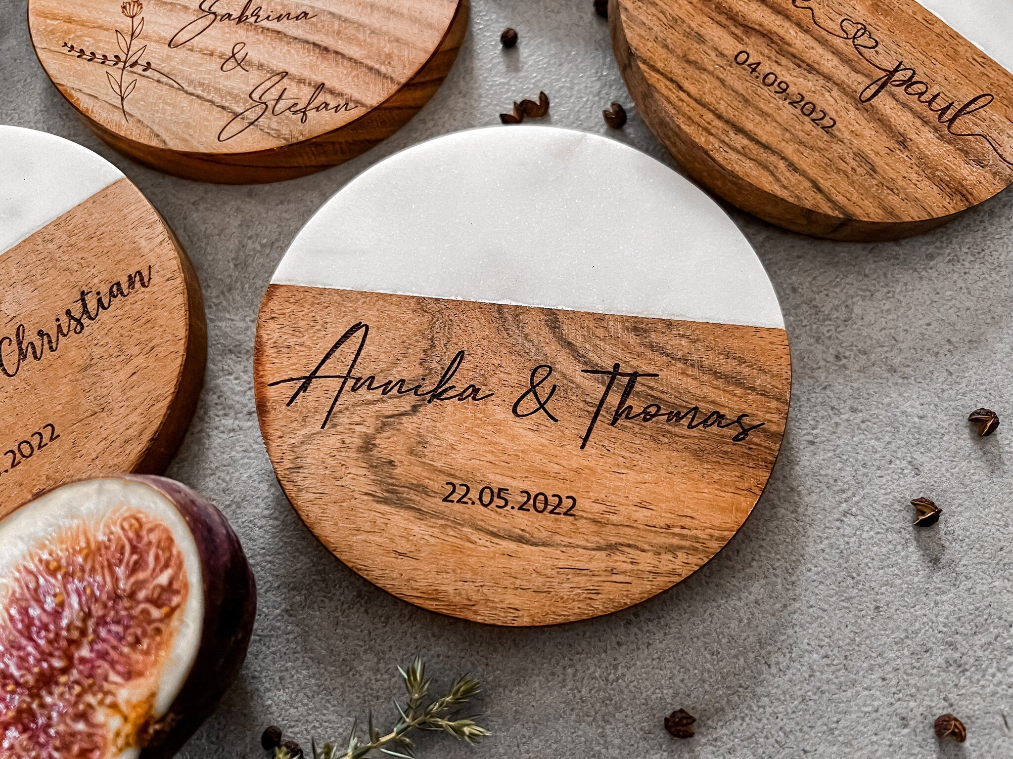 Untersetzer aus Marmor und Edelholz