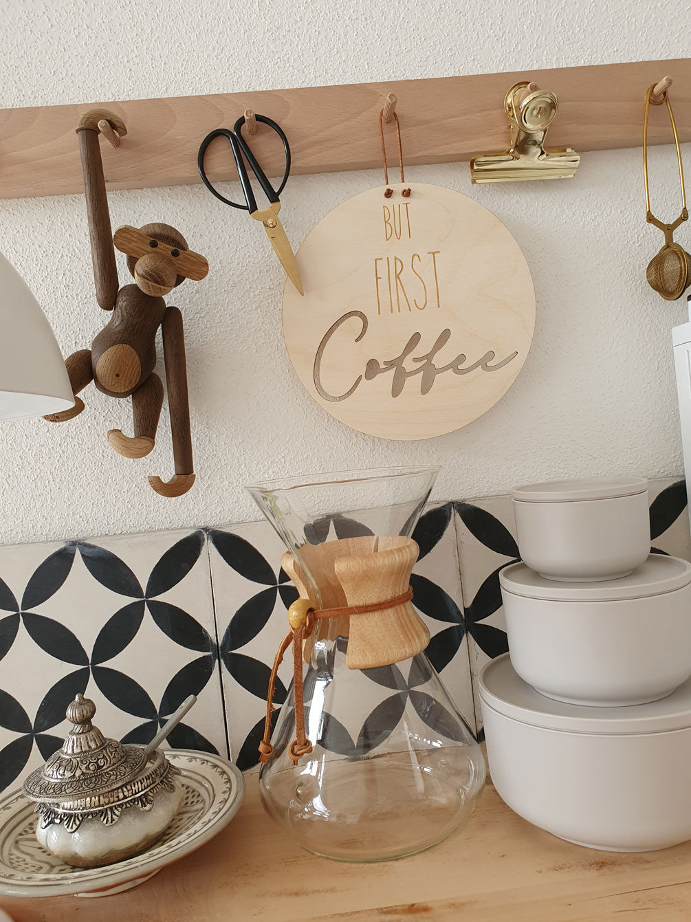 Holzschild "BUT FIRST Coffee"