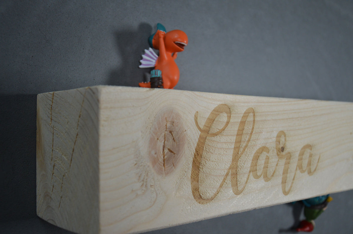 Holzbalken Regal Wandboard mit Kindername und Wolke