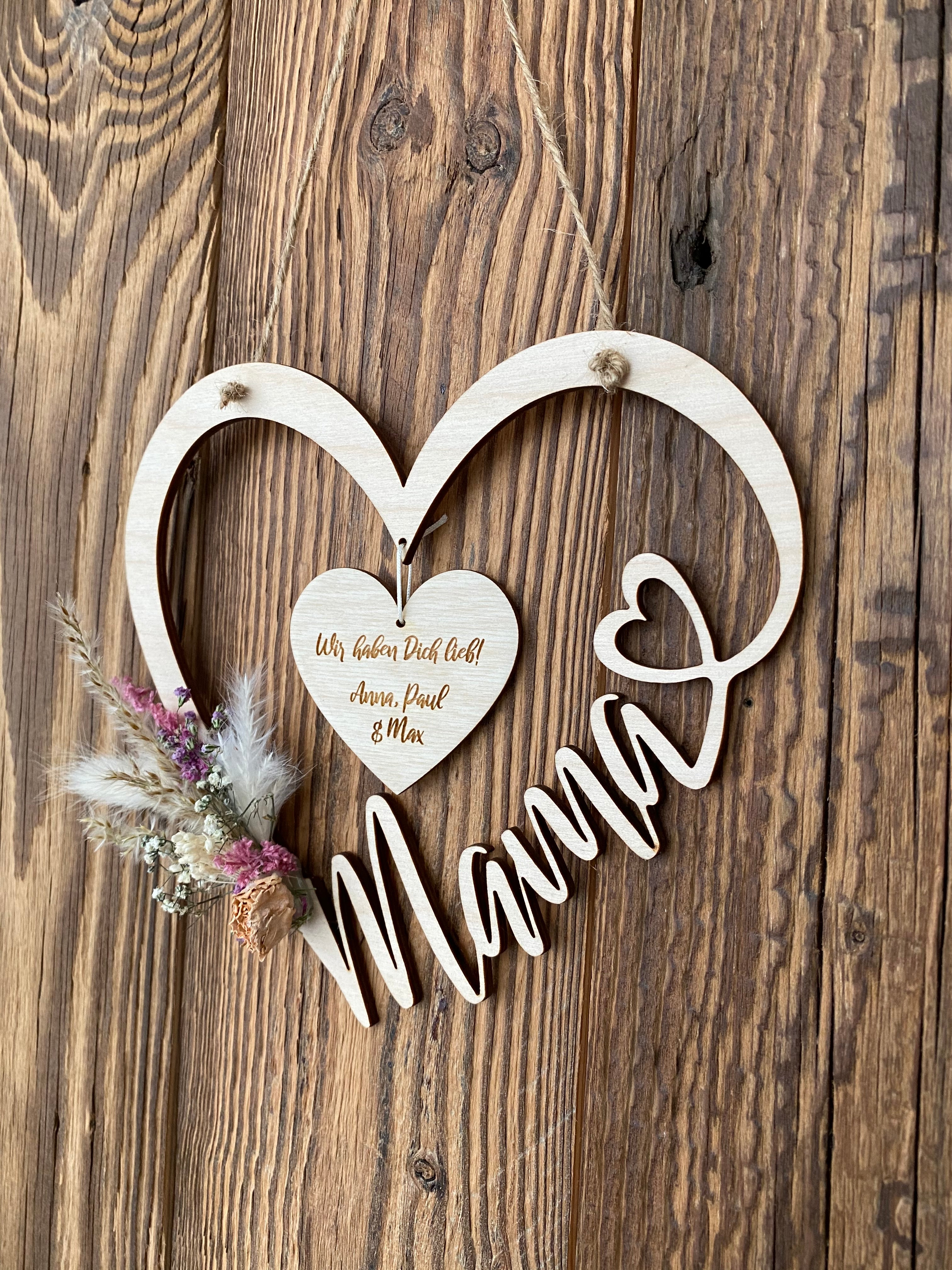 Mamaherz aus Holz "Mama" mit Trockenblumen personalisiertes Geschenk zum Muttertag
