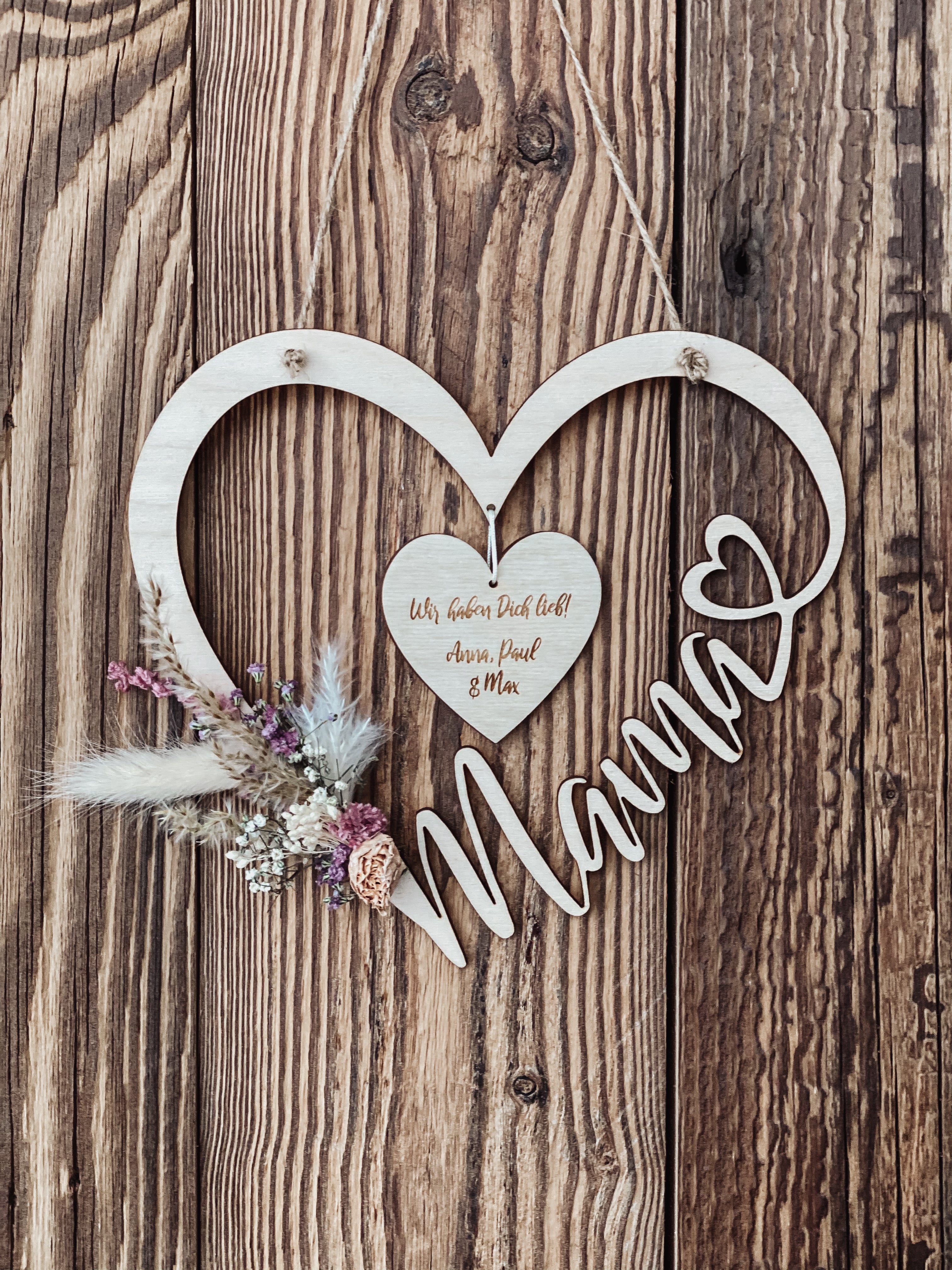 Holzherz "Mama" mit Trockenblumen personalisiertes Geschenk zum Muttertag