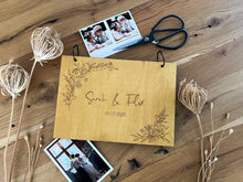 Laden Sie das Bild in den Galerie-Viewer, Paperbook Gästebuch aus Holz mit Papierseiten