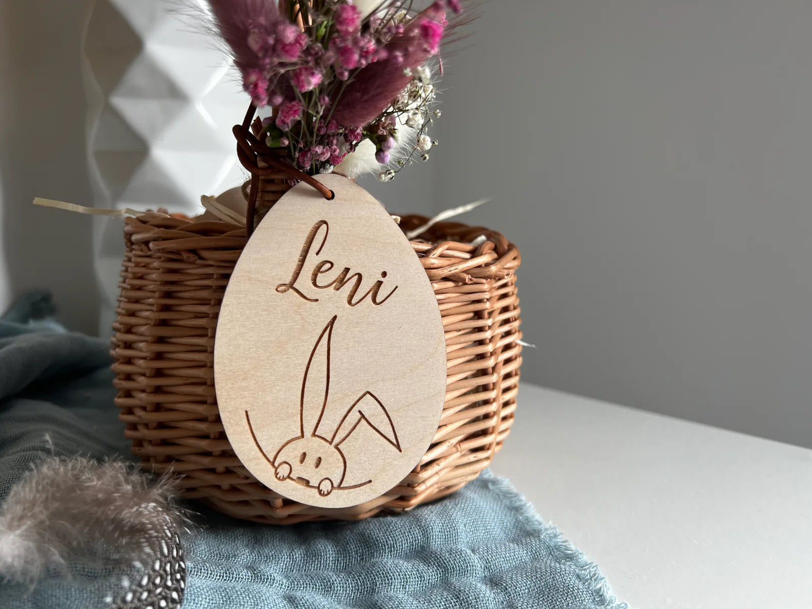 Osterei - Anhänger personalisiert mit Osterkörbchen