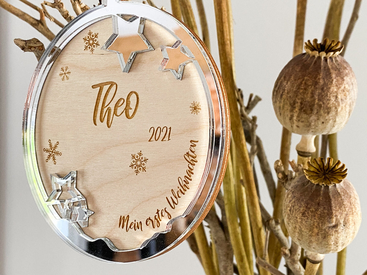 Personalisierte Weihnachtskugel Holz 3D – Mein erstes Weihnachten – mit Name & Datum – Sterne