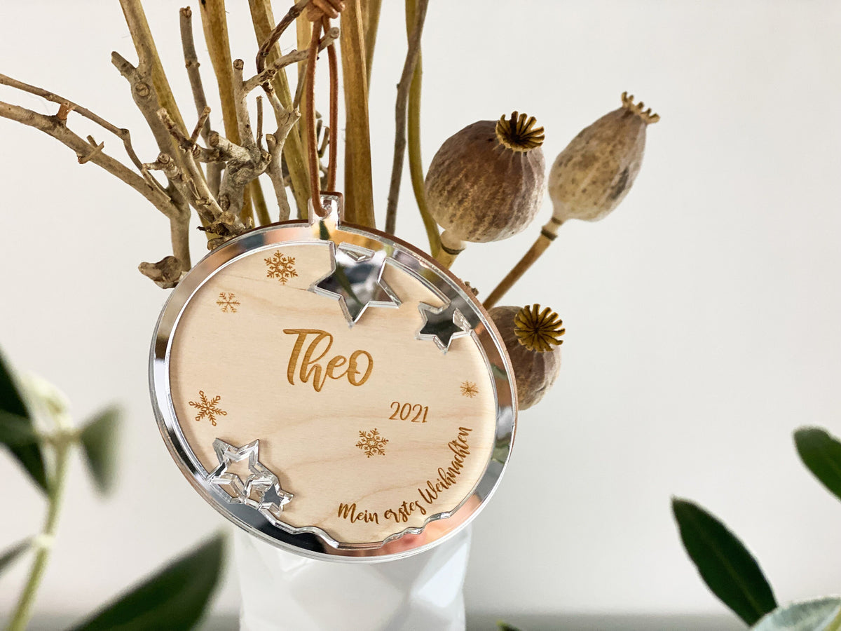 Personalisierte Weihnachtskugel Holz 3D – Mein erstes Weihnachten – mit Name & Datum – Sterne