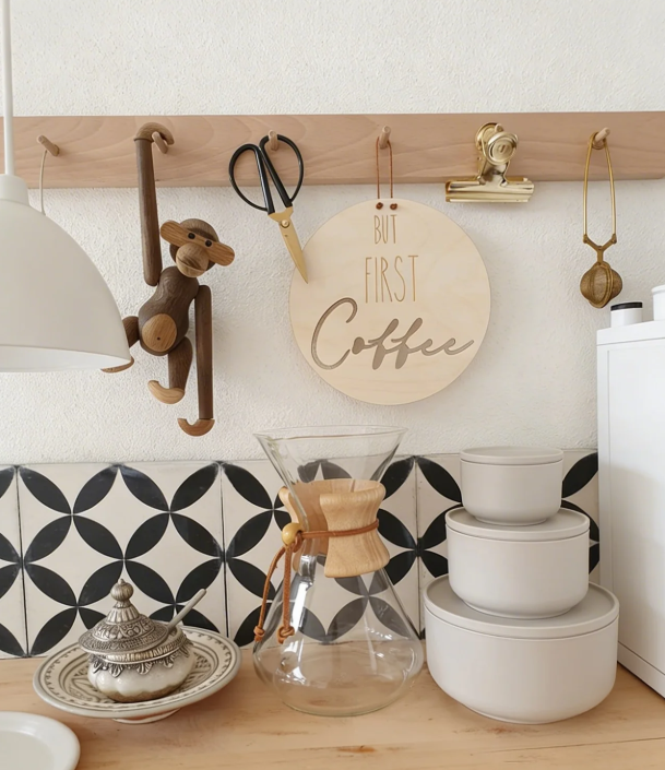 Holzschild "BUT FIRST Coffee"