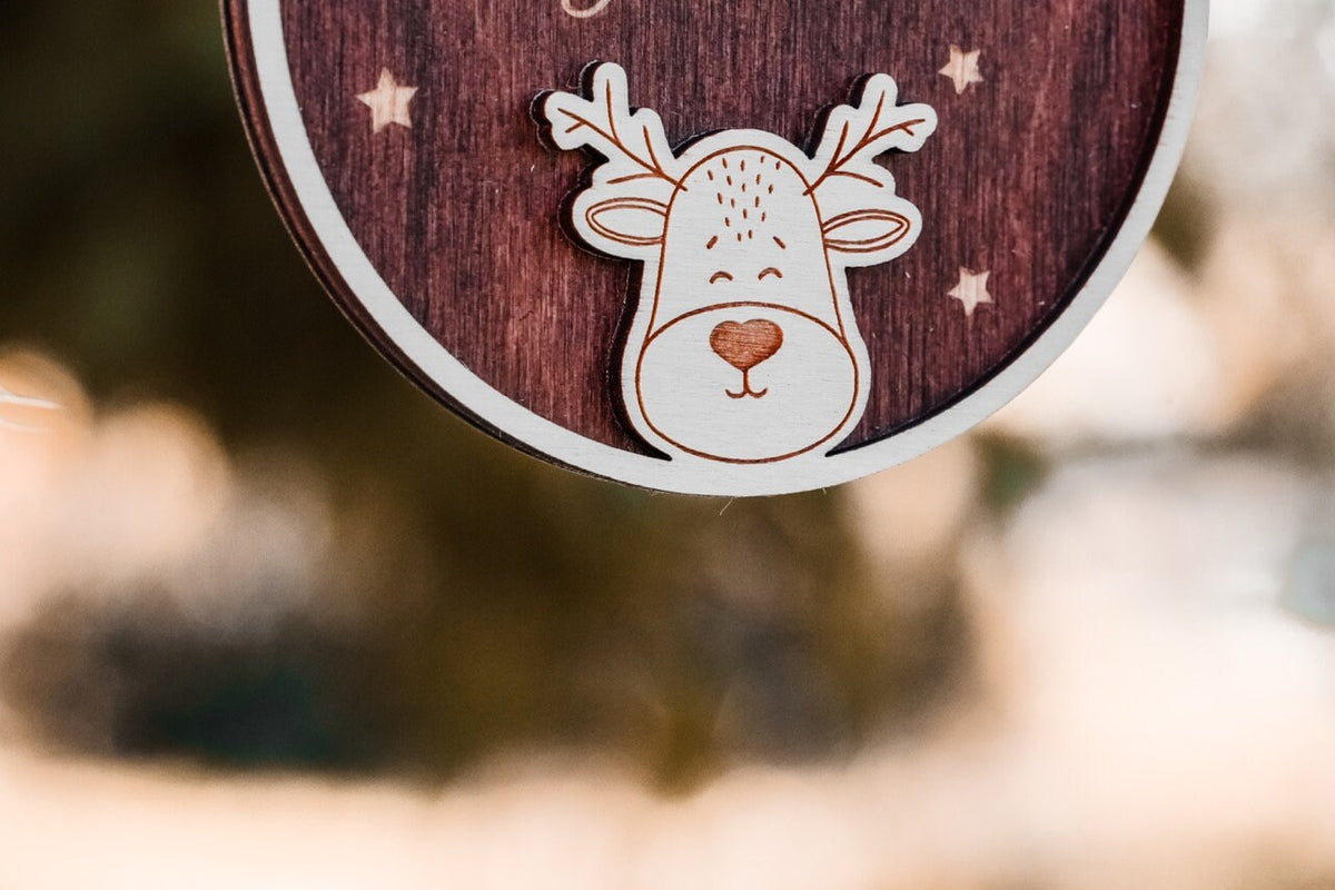 Personalisierte Weihnachtskugel mit Name & Datum – Mein erstes Weihnachten – Bambi oder Elch – Christbaumschmuck