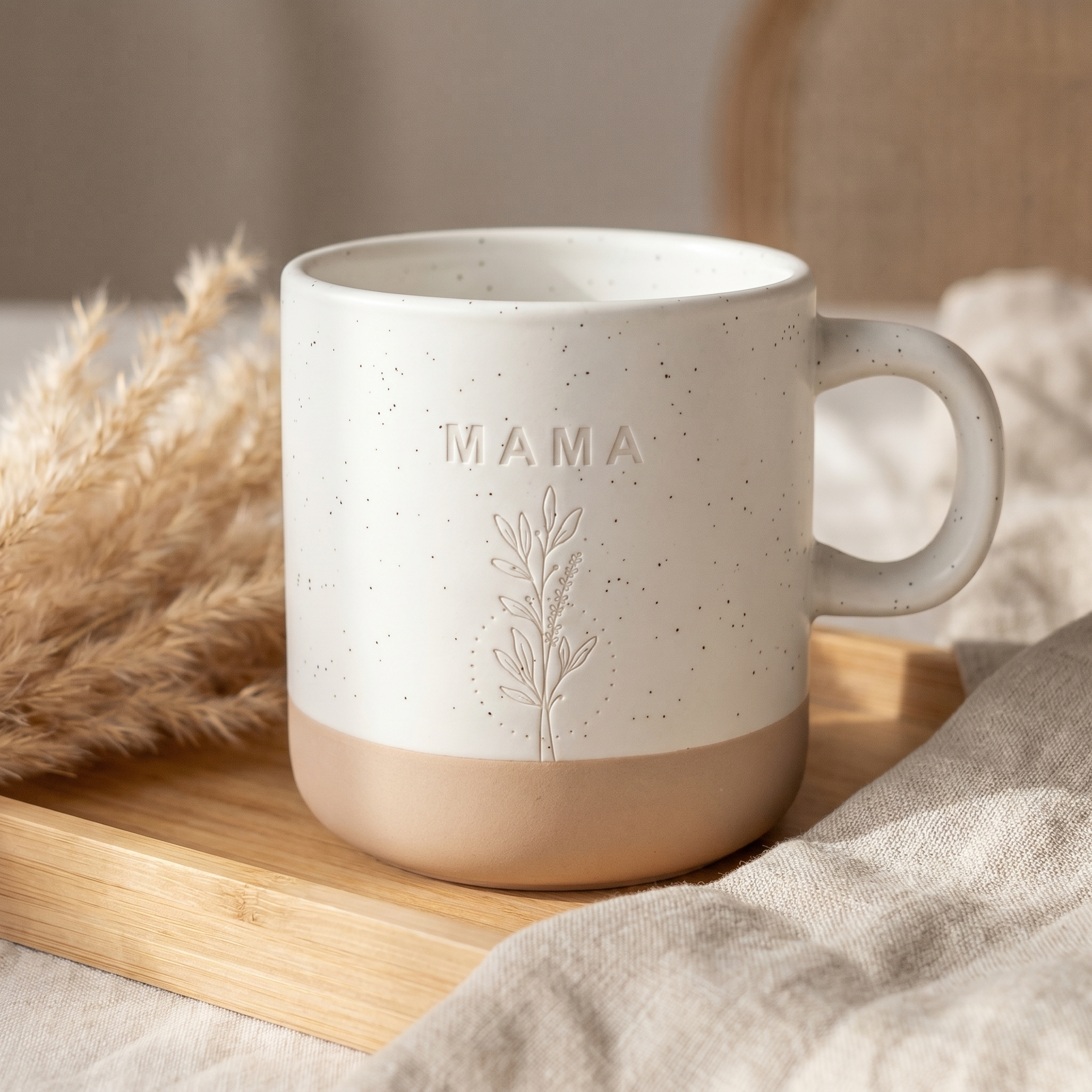 Mama Tasse | Liebevolles Geschenk zum Muttertag | Keramiktasse mit zartem Design & „MAMA“ Schriftzug
