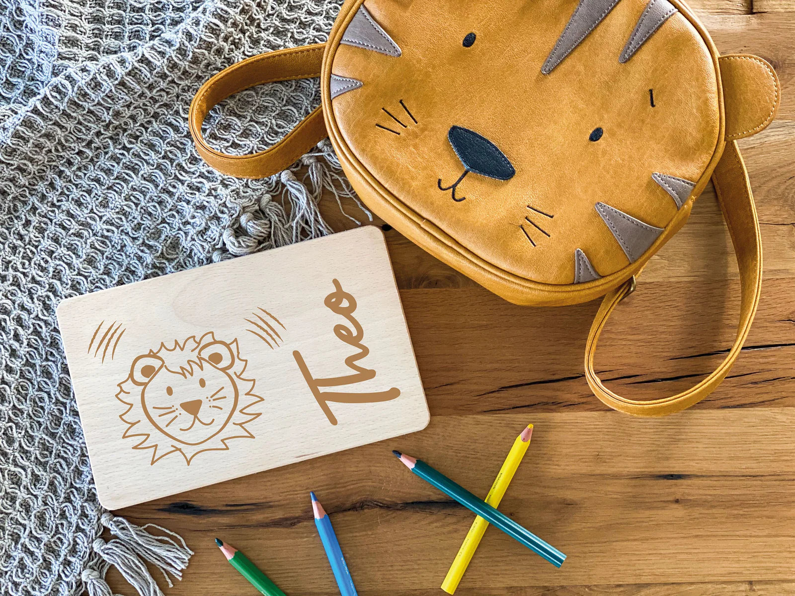 Frühstücksbrettchen Kinder Löwe I personalisierbar