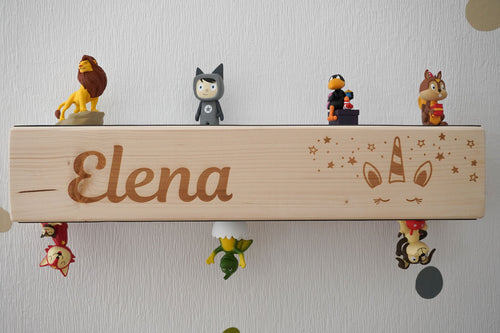 Tonie Holzbalken Regal Wandboard mit Kindername und Einhorn