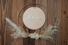 Laden Sie das Bild in den Galerie-Viewer, Trockenblumenring Natural Beauty mit Holzschild