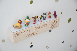 Holzbalken Regal Wandboard mit Kindername und Rakete