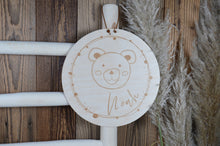 Laden Sie das Bild in den Galerie-Viewer, Personalisiertes Holzschild Kinderzimmer Babyzimmer