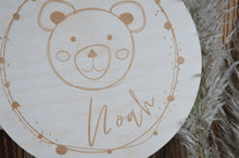Laden Sie das Bild in den Galerie-Viewer, Personalisiertes Holzschild Kinderzimmer Babyzimmer