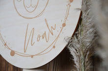 Laden Sie das Bild in den Galerie-Viewer, Personalisiertes Holzschild Kinderzimmer Babyzimmer